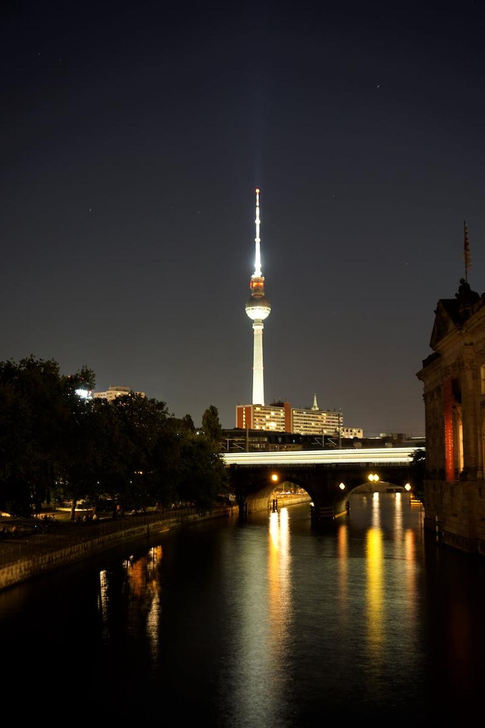 the_berliner_fernsehturm_tower_in_berlin_germany